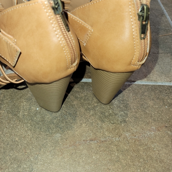 Sandals - Picture 5 of 6